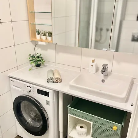 Apartment Cozy Near Light Rail 3 Bedrooms - 4 Beds *